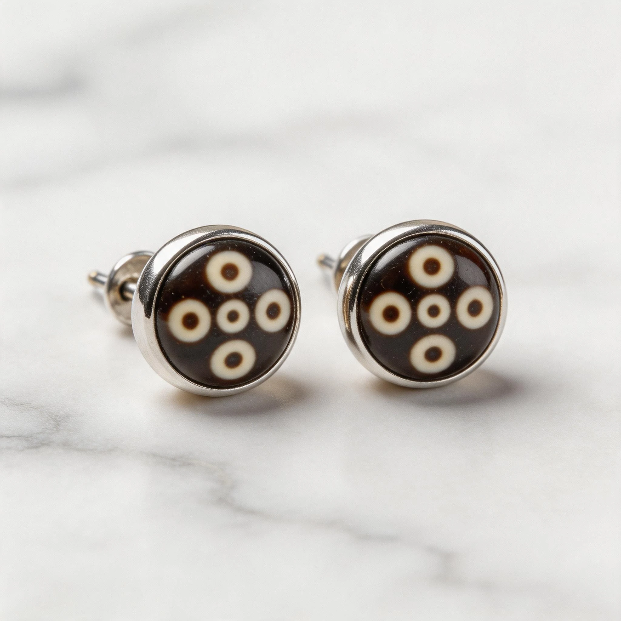 Dzi Beads: The Thousand-Year Guardian Stone — A Journey from Bon Amulet to Treasured Heritage Feature Image - Qinghai-Tibet Plateau · Heaven-Sent Stone